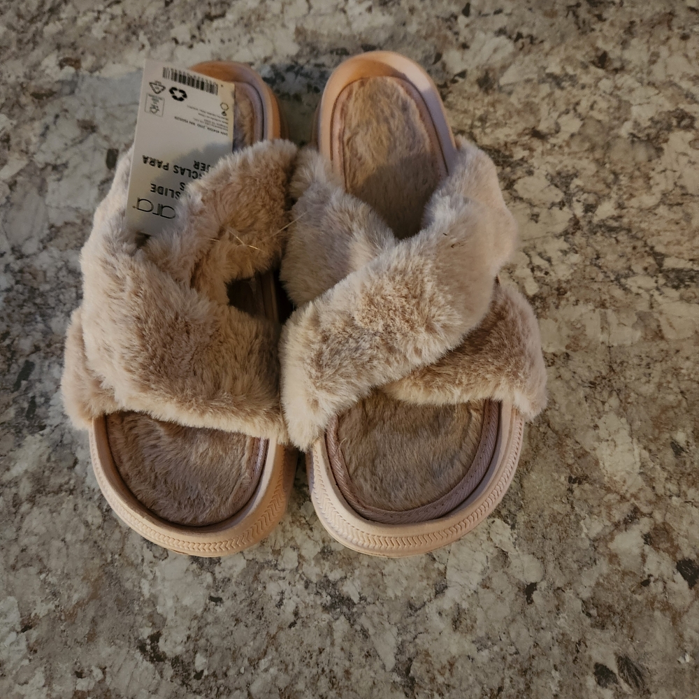 Cozy Faux Fur Sandals - Soft Pink
